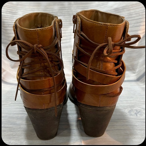 Adorable Carmel Brown Boots- Pop- Size 7.5 - Picture 5 of 8